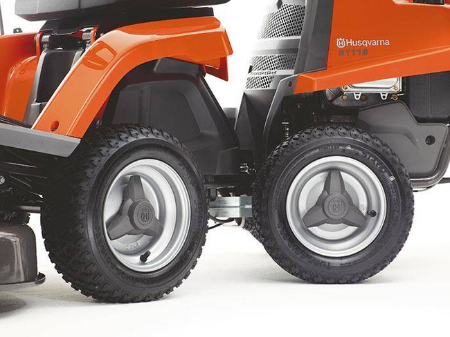 Rider Husqvarna R216T AWD 12 kW 586 cm³ 94-103 cm bez kosiska