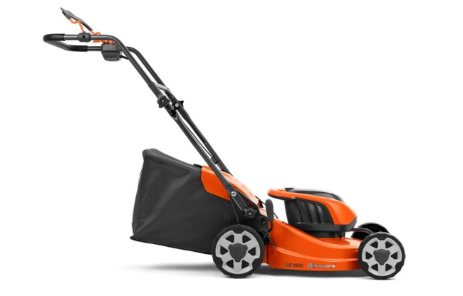 Kosiarka Akumulatorowa Husqvarna LC137i zestaw