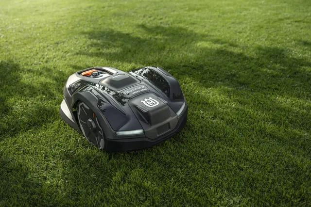 Robot koszący Husqvarna Automower® 405XE NERA z technologią bezprzewodową