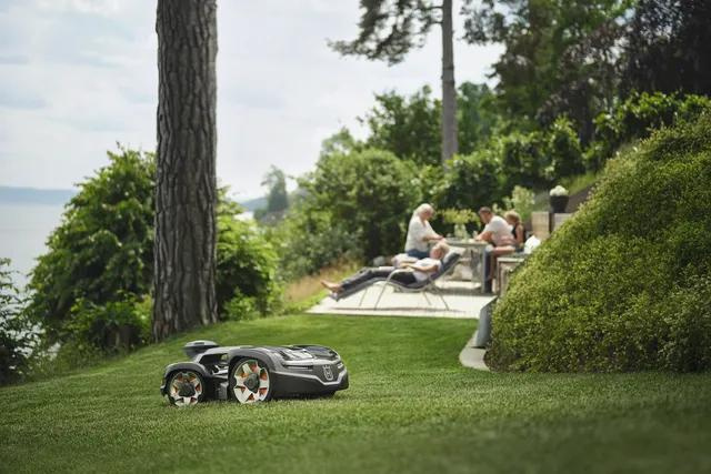 Robot koszący Husqvarna Automower® 435X AWD NERA z technologią bezprzewodową