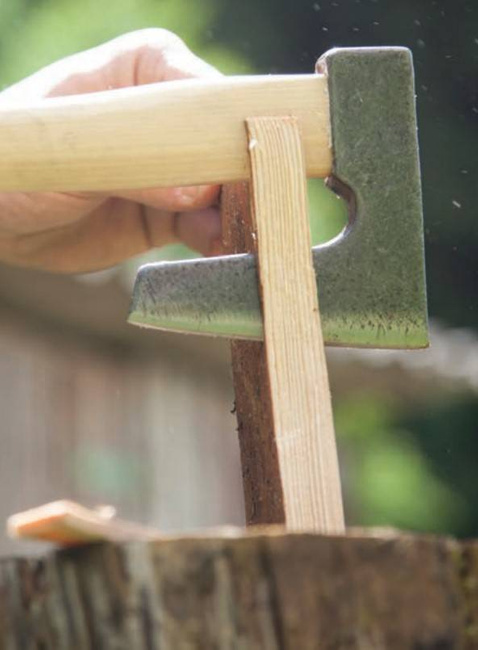 Topór leśny klinowy 1kg styl.jesion. pokostowane