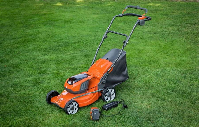 Kosiarka Akumulatorowa Husqvarna LC137i zestaw