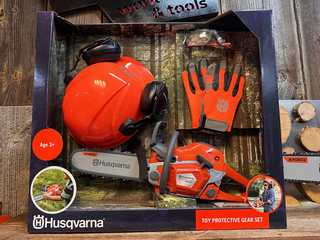 Zabawka pilarka 550XP z wyposażeniem ochronnym