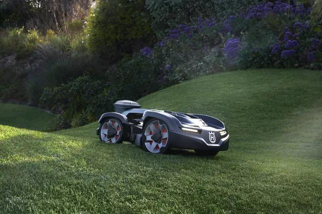Robot koszący Husqvarna Automower® 435X AWD NERA z technologią bezprzewodową