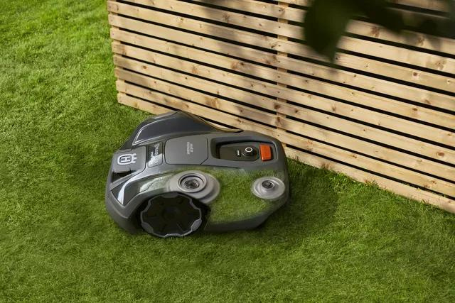 Robot koszący Husqvarna Automower® 305E NERA z technologią bezprzewodową