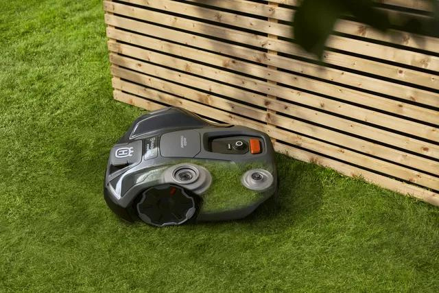 Robot koszący Husqvarna Automower® 405XE NERA z technologią bezprzewodową