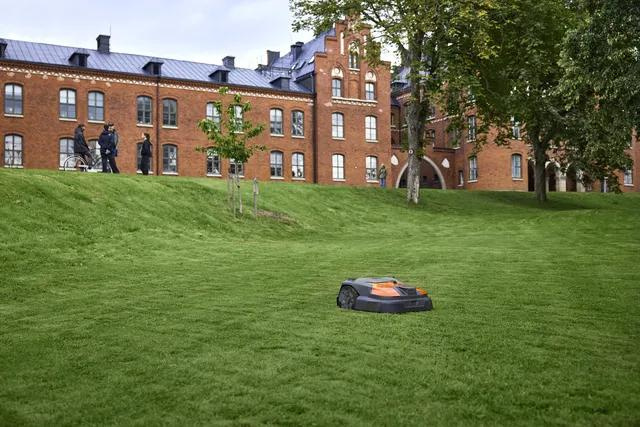 Robot koszący Husqvarna Automower® 560 EPOS® (EPOS wirefree technology)