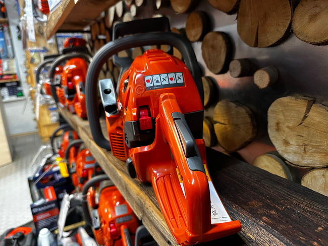 Pilarka spalinowa Husqvarna 130 + olej Husqvarna