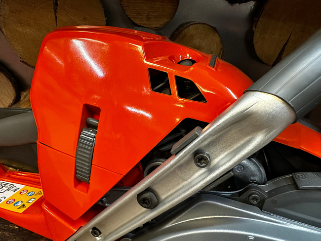 Pilarka spalinowa Husqvarna 572 XP® + olej Husqvarna + ŁAŃCUCH GRATIS