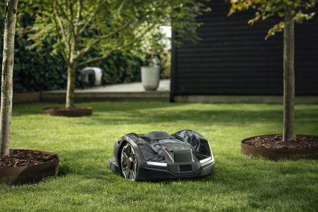 Robot koszący Husqvarna Automower® 405XE NERA z technologią bezprzewodową