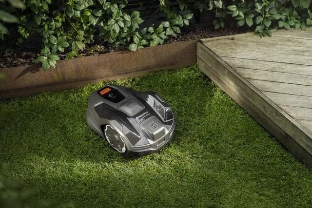 Robot koszący Husqvarna Automower® 405XE NERA z technologią bezprzewodową