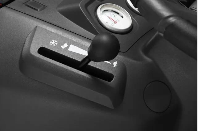 Traktorek Husqvarna TC238TX + Szczotka 100 cm - Zestaw