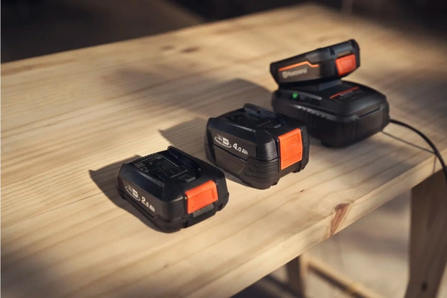 Ładowarka Husqvarna Aspire P4A 18-C70 70W