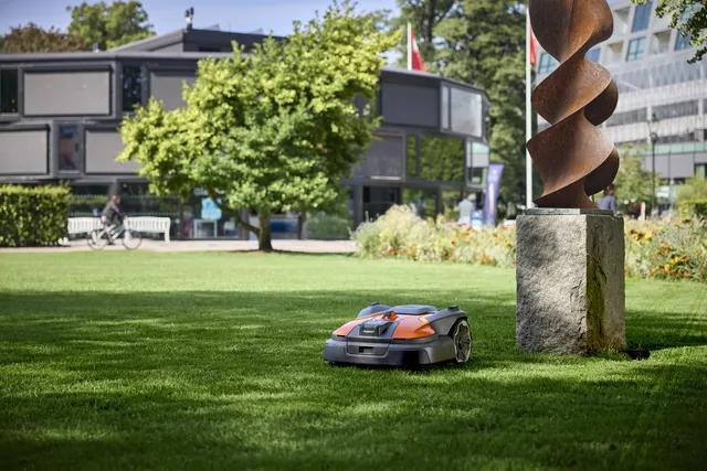 Robot koszący Husqvarna Automower® 560 EPOS® (Technologia bezprzewodowa EPOS)