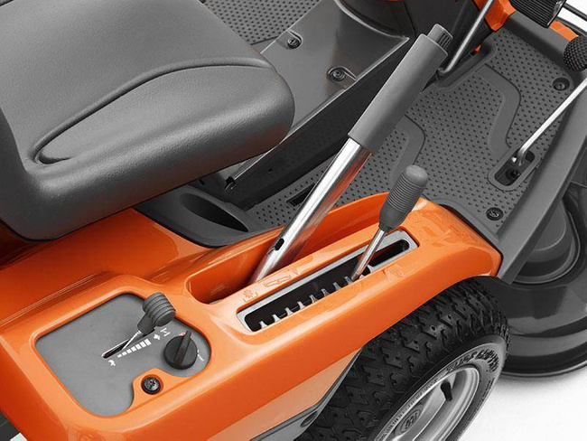 Rider Husqvarna z koszem RC320Ts AWD 12.7 kW 635 cm³ 103-112 cm bez kosiska