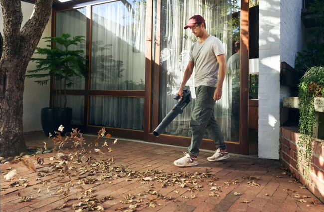 Dmuchawa do liści Husqvarna Aspire™ B8X-P4A zestaw z baterią 4.0Ah i ładowarką