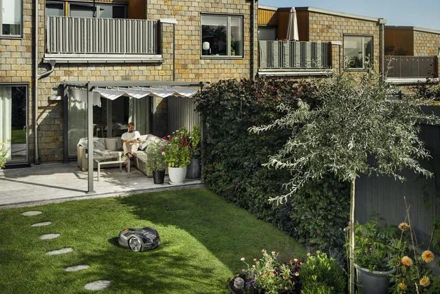 Robot koszący Husqvarna Automower® 305E NERA z technologią bezprzewodową