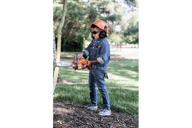 Zabawka pilarka 550XP z wyposażeniem ochronnym