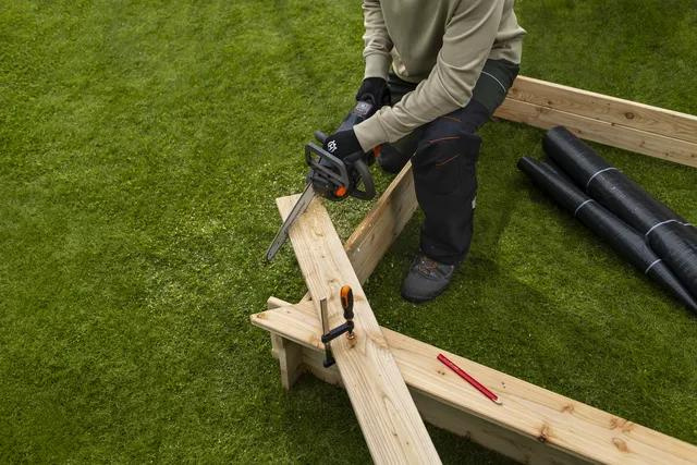 Pilarka łańcuchowa Husqvarna Aspire™ C15X-P4A z akumulatorem i ładowarką