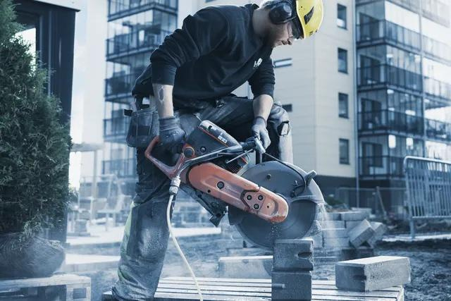 Husqvarna K 770 (PRZECINARKA RĘCZNA K 770 14″ | 1″ / 20mm)