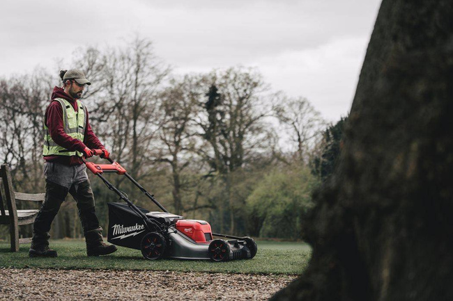 Kosiarka z napędem 53 cm Milwaukee M18F2LM53-122